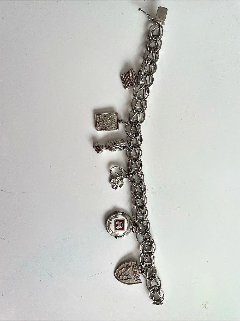 Vintage 925 sterling Silver charm Bracelet with 6 charms